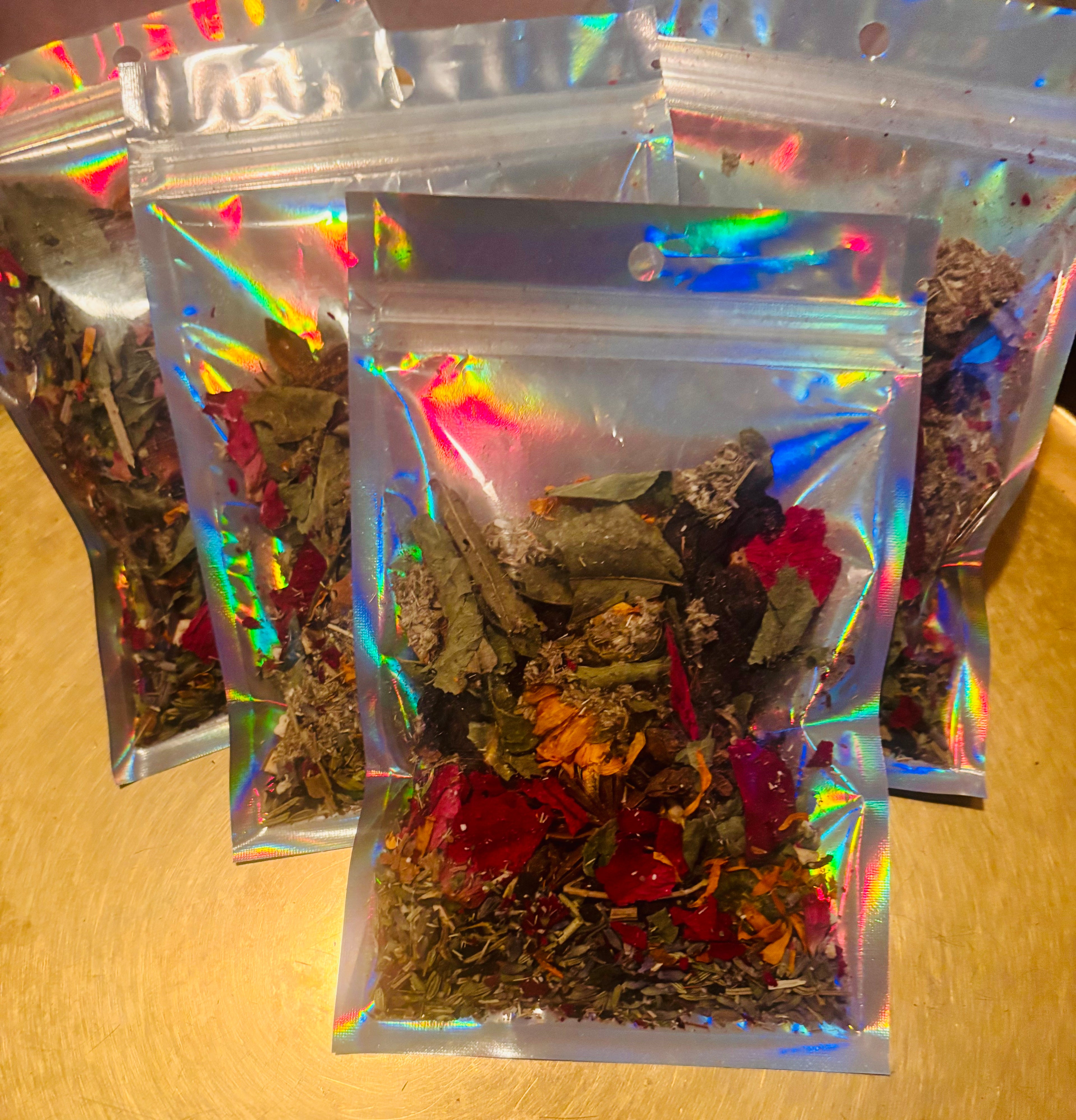 Holographic clear bags containing a mix of 100% natural dried herbs and flowers 

STEAM: Empty the yoni herbs into a basin of hot water. Sit over steaming herb-infused water for 15-20 mins. Cover with a sheet to enhance steam

BATH: Empty herbs into the bath water, then submerge and enjoy 

Ancestral Herbs: Mugwort, rose, calendula, clove, hibiscus, peach, basil, neem, star anise,  thyme, rosemary & lavender